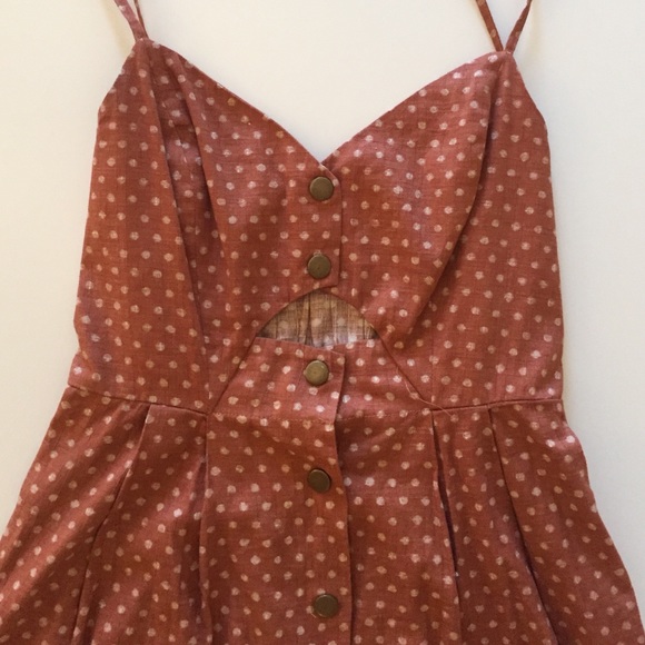 Button up dress with cut out in chest