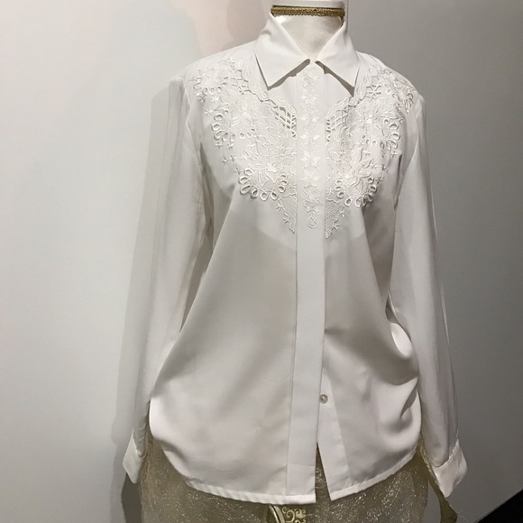 Lace Scallop Embroidered White Blouse - Picture 2 of 4