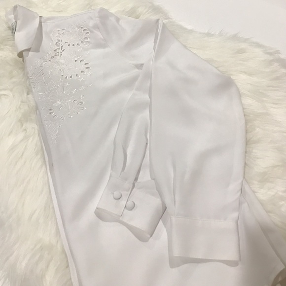 Lace Scallop Embroidered White Blouse - Picture 3 of 4