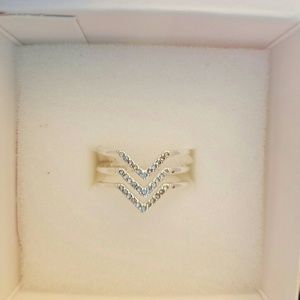 New in box Stella and Dot Pave Chevron Ring Silver