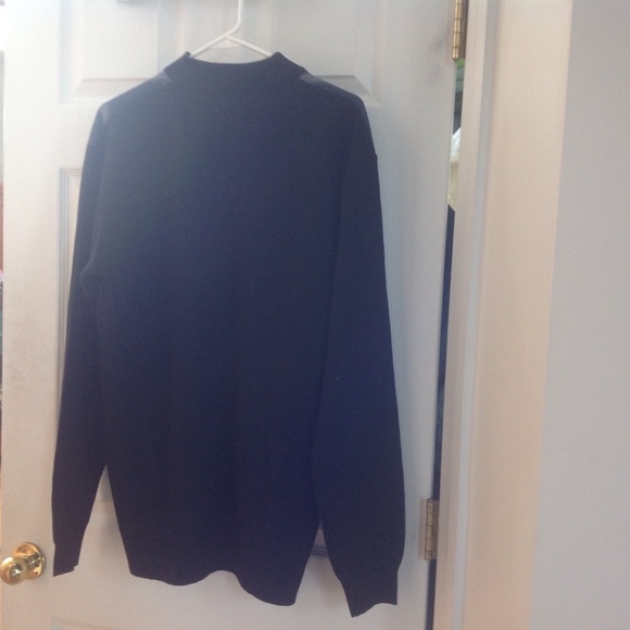 NICE SWEATER - Picture 4 of 4