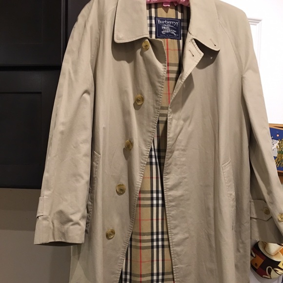 ❌SOLD❌Burberry Trench Coat - Picture 2 of 4