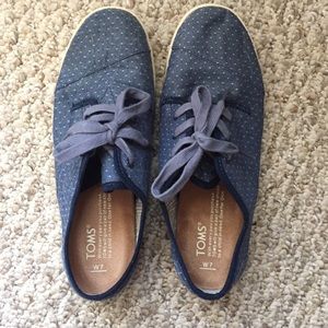Toms sneakers