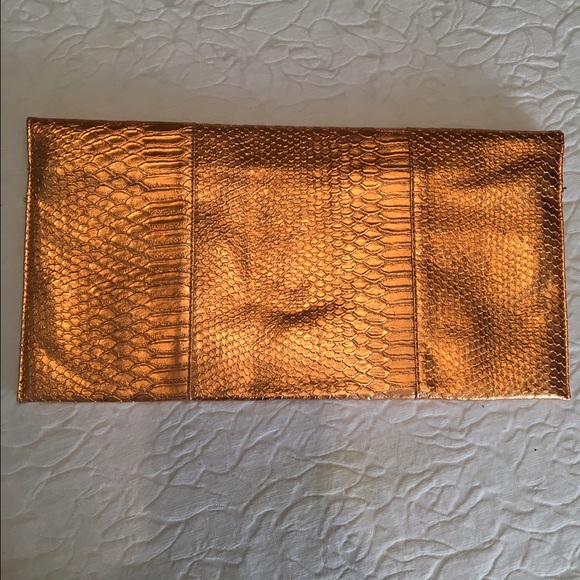 Metallic orange clutch - Picture 3 of 4