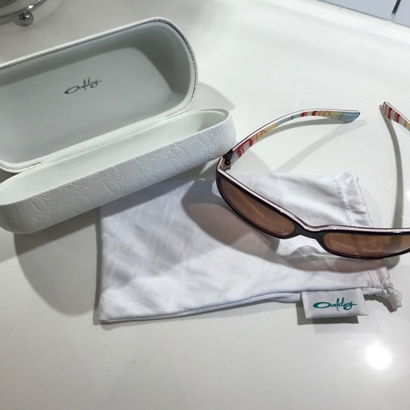 Women's Oakley Sunglasses with case and bag