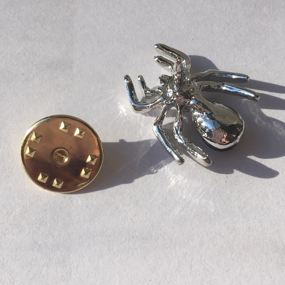 (M3) Silver Spider Brooch - Picture 3 of 3