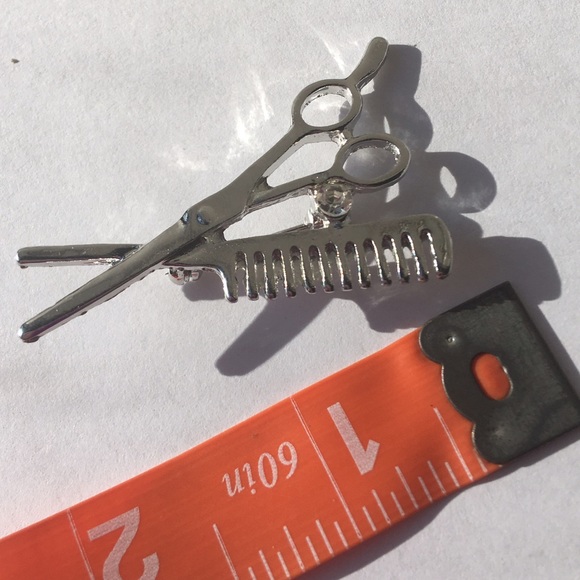 (M3)Silver Hairstylist Brooch - Picture 3 of 4