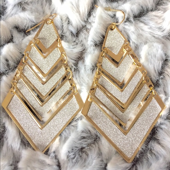 ✨Gold set! Earrings bracelets and ring ✨ - Picture 2 of 9