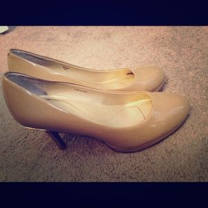 Nude Tahari heels
