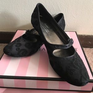 Beautiful black flats!!