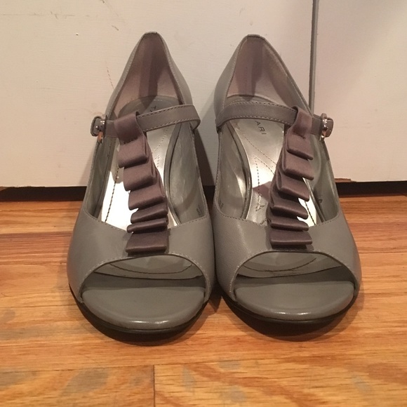 Tahari heels - Picture 3 of 3