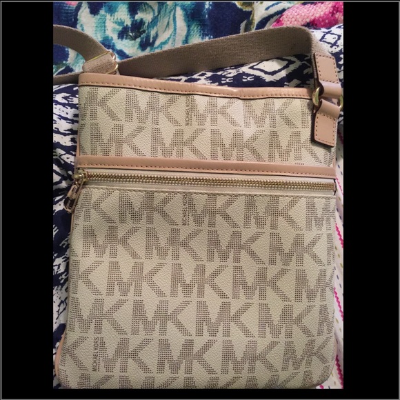 Brand new!REDUCED PRICE ! Michael KORS cross-body!