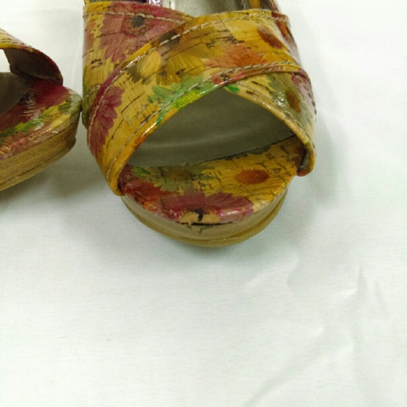 Kelly & Katie Flower Peeptoe Sandals Sz. 7.5 - Picture 2 of 4