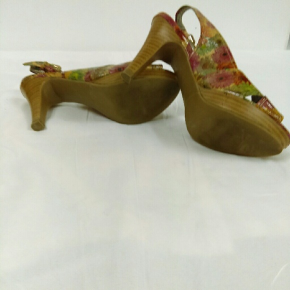 Kelly & Katie Flower Peeptoe Sandals Sz. 7.5 - Picture 4 of 4