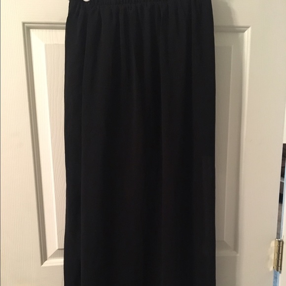 Black maxi skirt - Picture 1 of 1