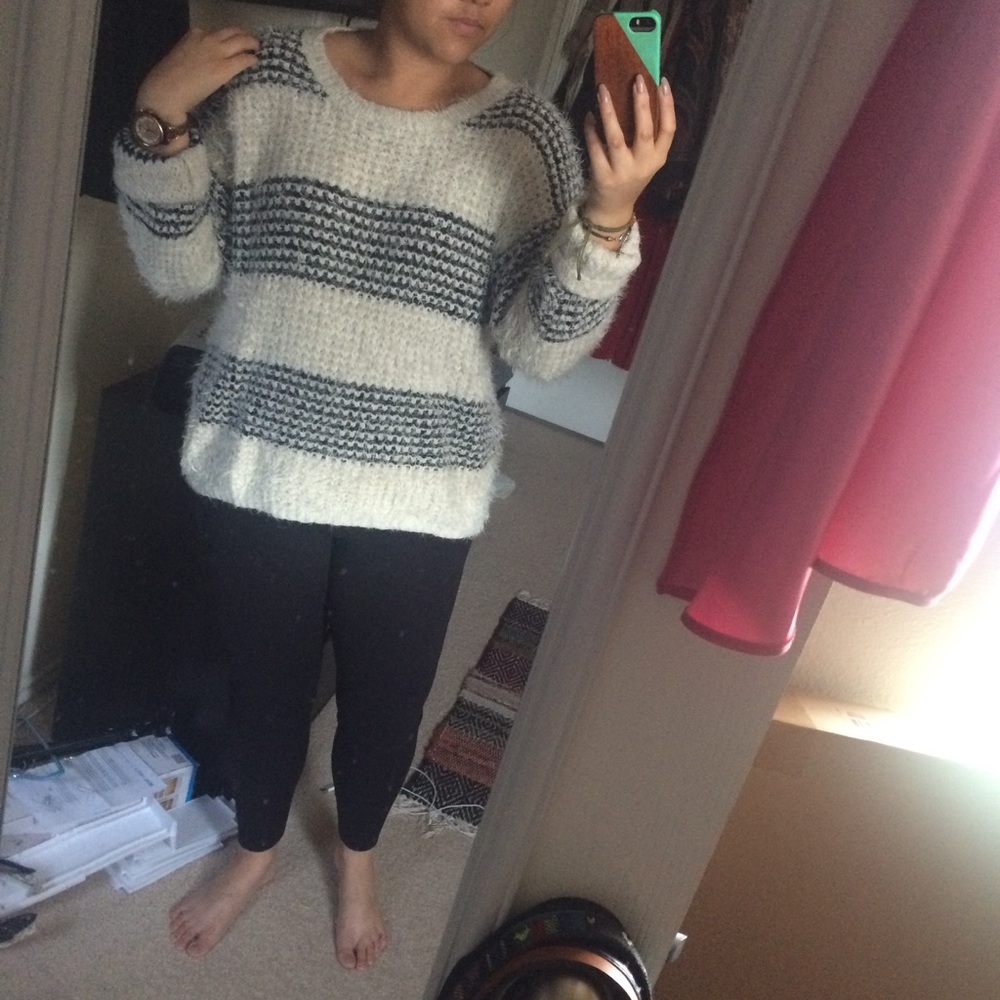 Fuzzy Sweater from Forever 21 - Picture 5 of 6