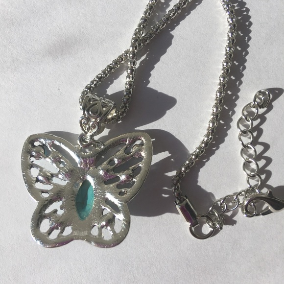 (N2) 🦄5 for $35🦄 Butterfly Necklace - Picture 3 of 4