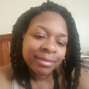 Meet your Posher, Tia