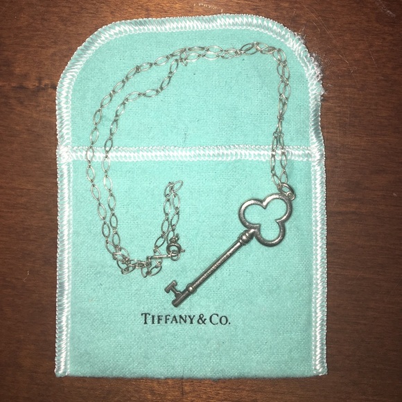 Tiffany & Co Silver Trefoil Key w Oval Link Chain