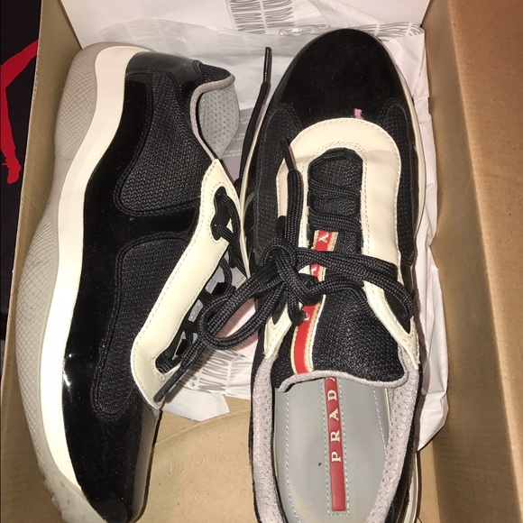 Prada - Picture 1 of 4