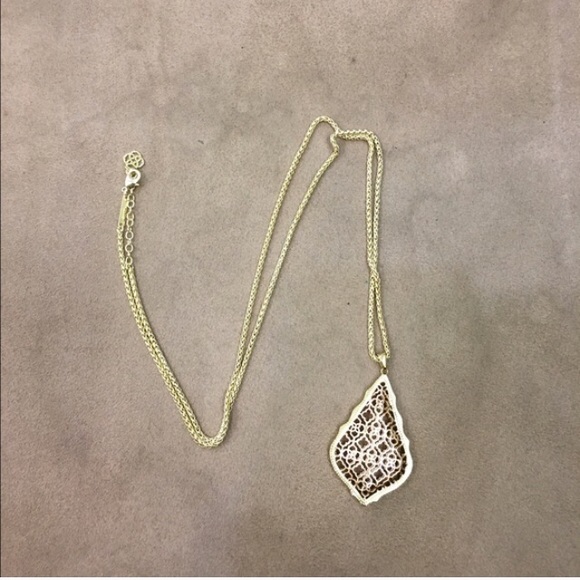 Kendra Scott necklace