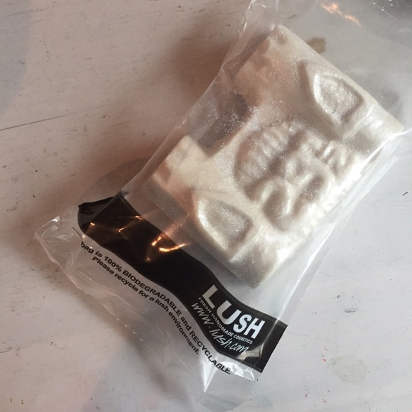 NEW Lush LE Snowcastle Soap