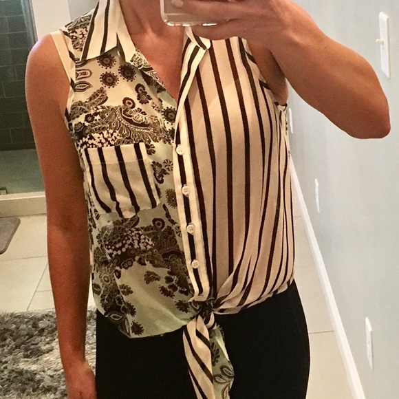 Karen Kane Tops - Karen Kane tie front blouse Karen Kane Tops - Karen Kane tie front blouse