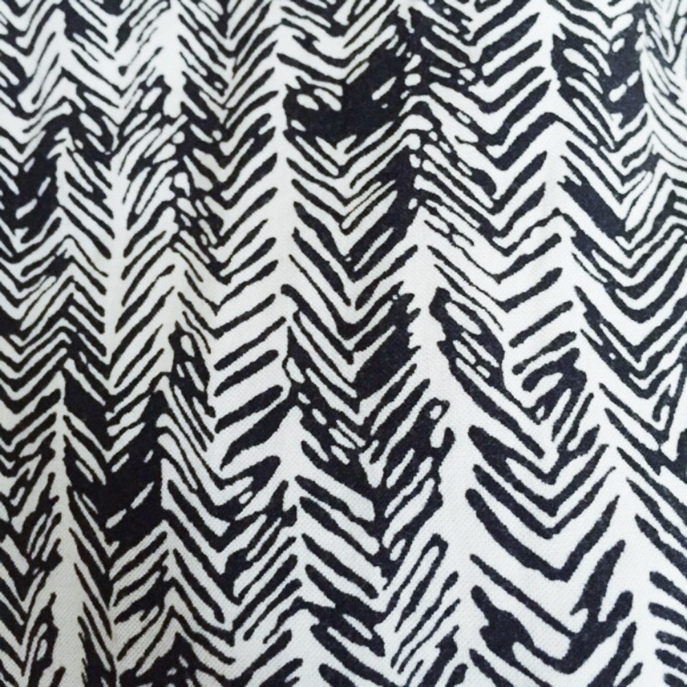 Patterned Pants with Pockets - Picture 2 of 4