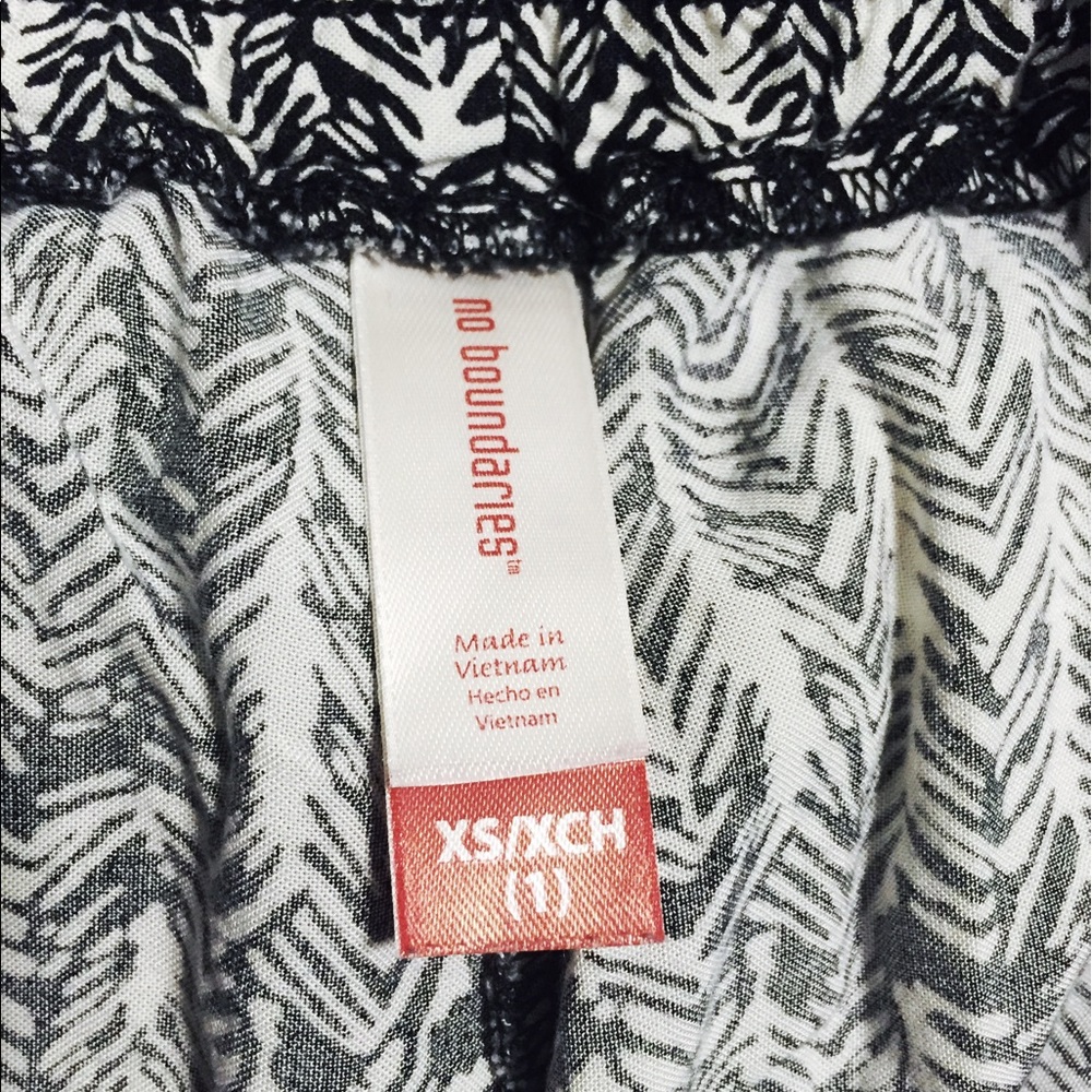 Patterned Pants with Pockets - Picture 3 of 4
