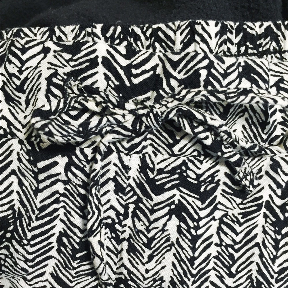 Patterned Pants with Pockets - Picture 4 of 4