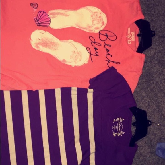 bundle - 2 tees 🥂🥂 - Picture 1 of 3