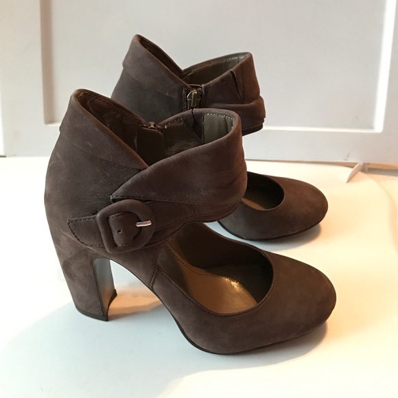 b. makowsky Shoes - B Makowsky brown suede heel 7 EUC