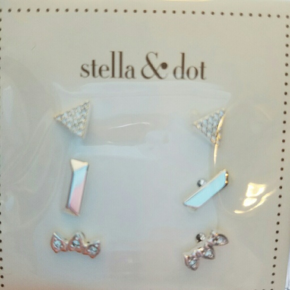 New in box! Stella and Dot Aurora silver stud pack