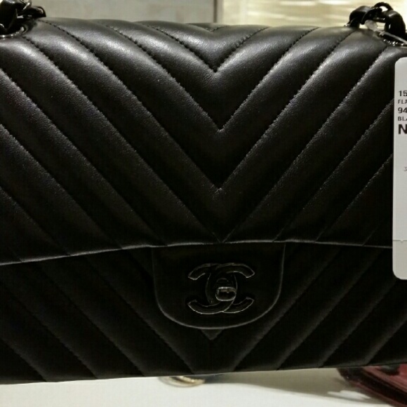 🛍---SOLD---🛍 Black Chevron m/L size Authentic.