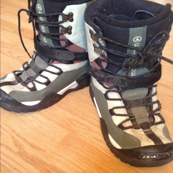 Snowboarding boots men's