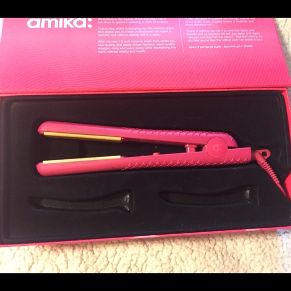Amika Straightener