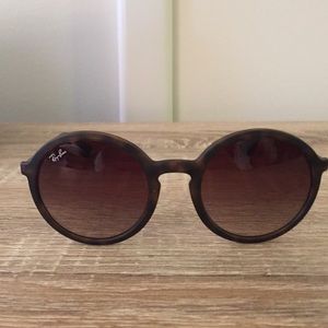Ray-Ban Round Sunglasses RB4222