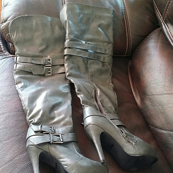 High heel boots