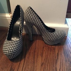 Black/White pattern Forever 21 pumps