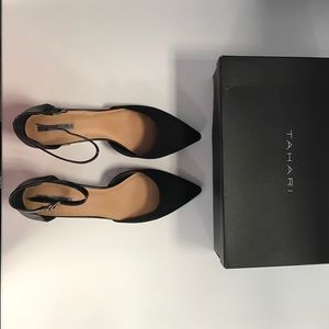 Tahari Randal Pump