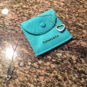 Tiffany&Co Elsa Peretti open heart pendant