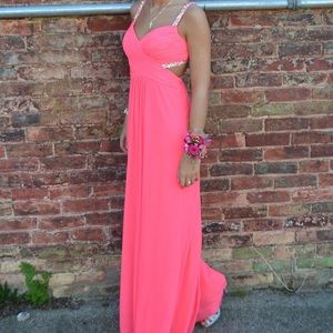 Size (5/6) prom dress fits more like a (3/4).