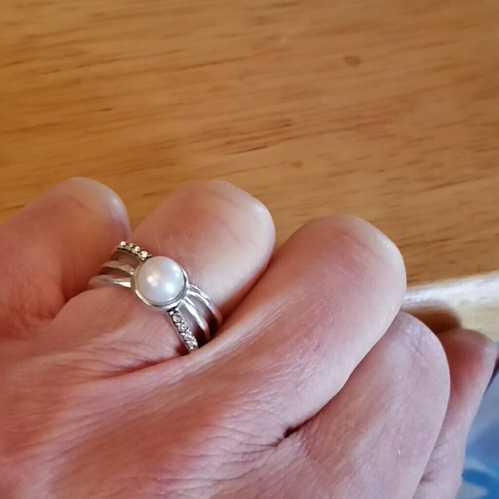 Silpada prominent pearl ring