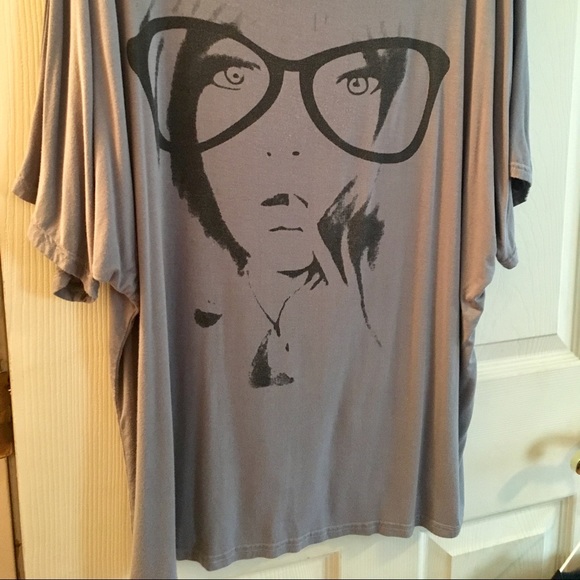 👓💋OVER-THE-SHOULDER TOP💋👓 NWOT - Picture 4 of 4