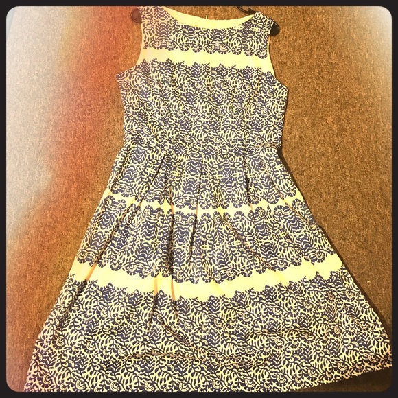 Maggy London Sleeveless Flared Dress