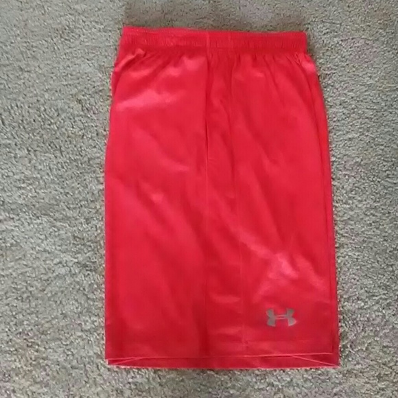 UNDER ARMOUR