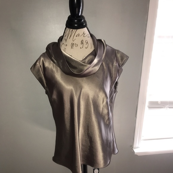 Beautiful Banana Republic Polyester Dressy top - Picture 4 of 4