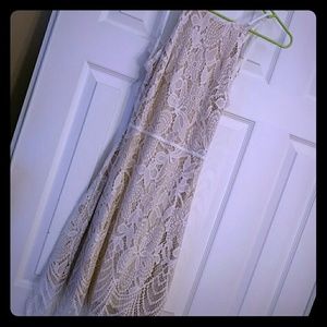 Backless lace dress