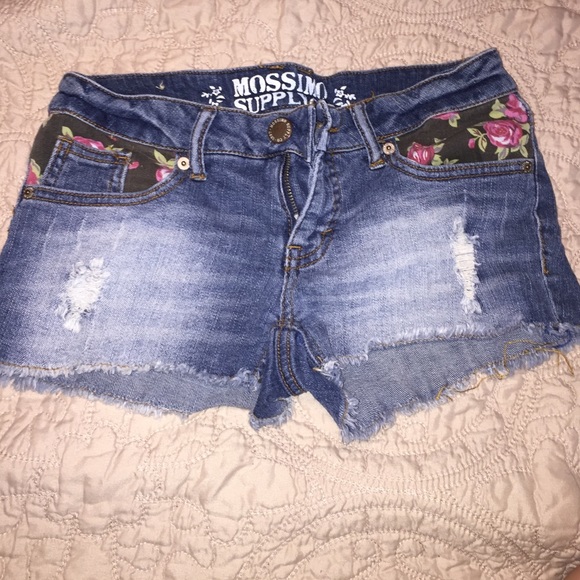 Jean shorts with floral pockets