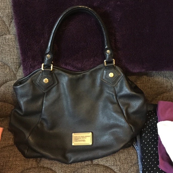 New and in great condition Marc Jacobs bag!!